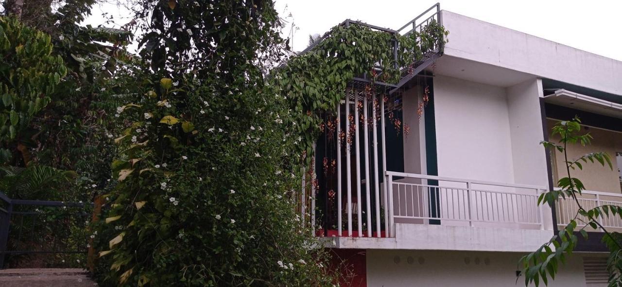 Riverbench Homestay Munnar Anaviratty Exteriör bild