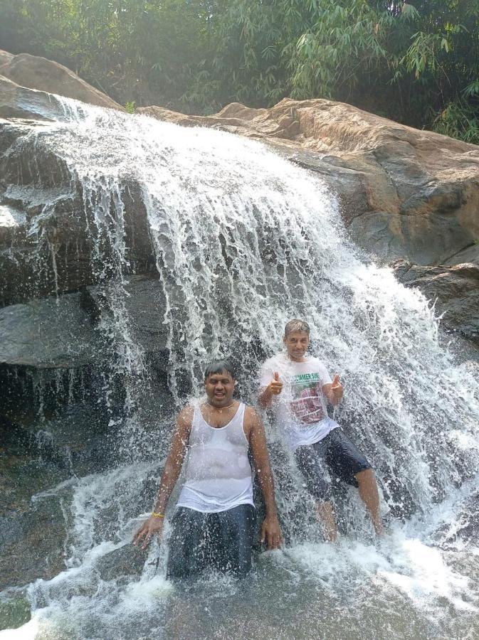 Riverbench Homestay Munnar Anaviratty Exteriör bild