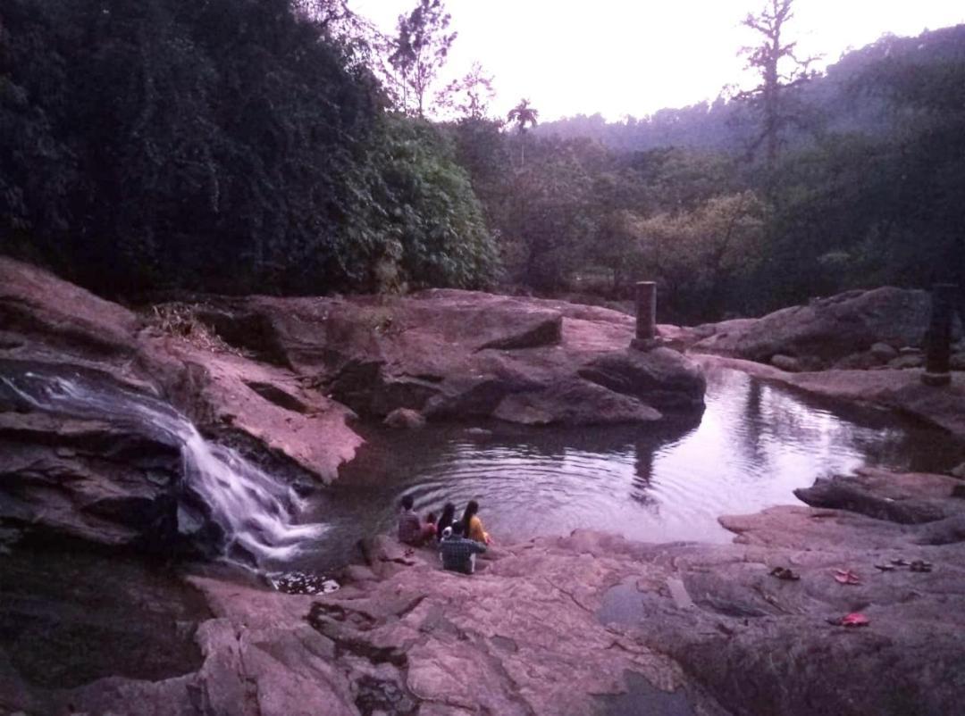 Riverbench Homestay Munnar Anaviratty Exteriör bild