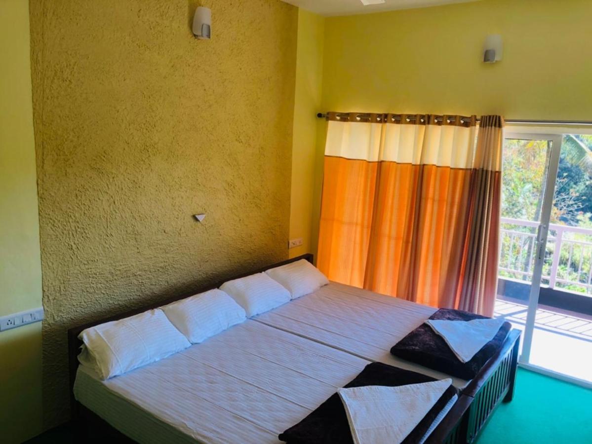 Riverbench Homestay Munnar Anaviratty Rum bild